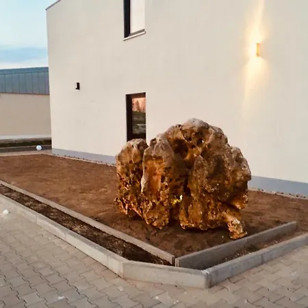 Leona Giebelstadt