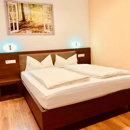 Hotel Leona *